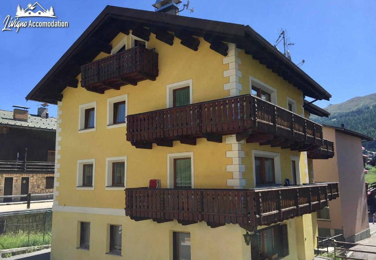 Appartamento a Livigno - Monolocale Rin con balcone a piano primo e vista sulle montagne 